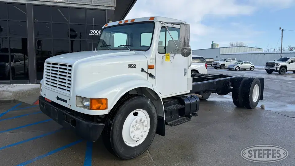 1995 International 4900 Cab and Chassis Truck