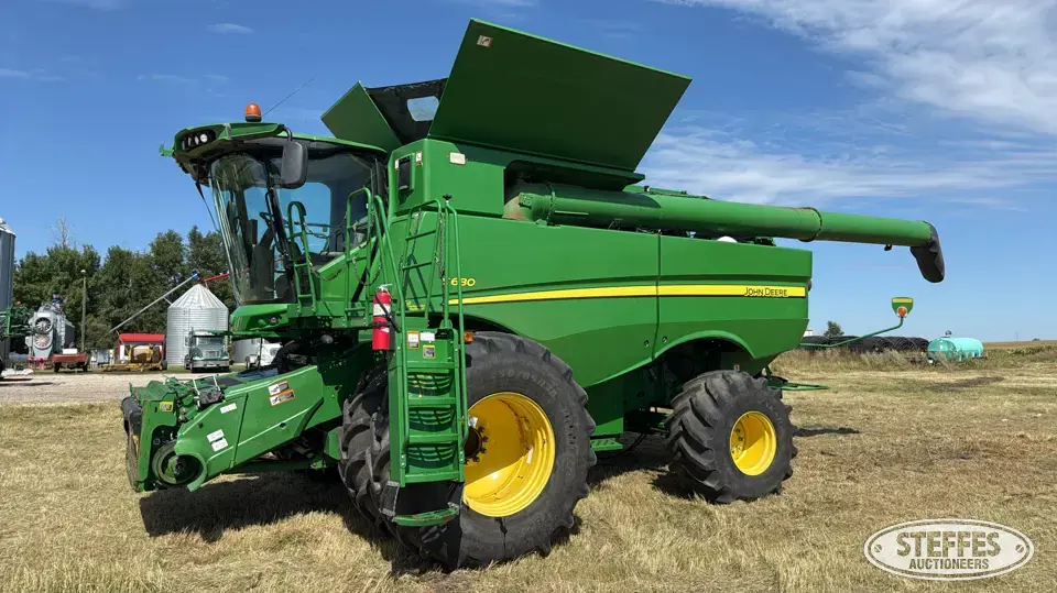 2013 John  Deere S680 Combine