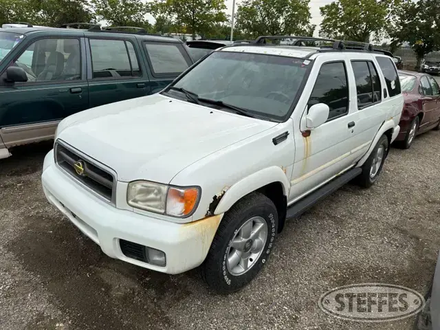 2000 Nissan Pathfinder SE