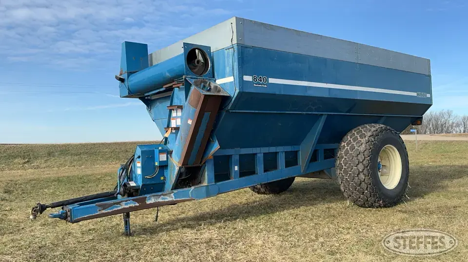 1997 Kinze 840 Grain Cart