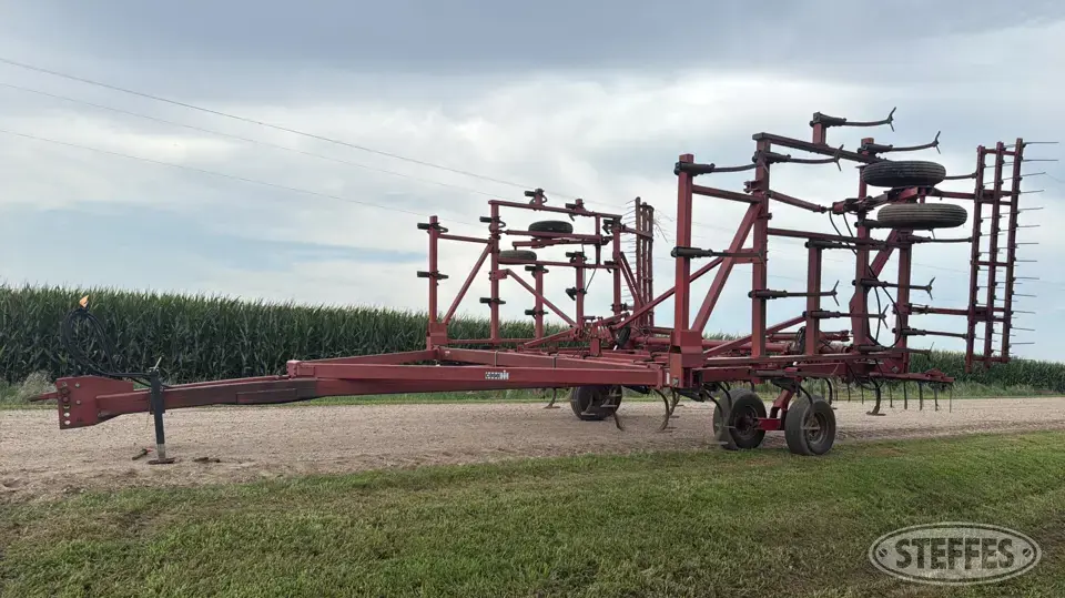 Case IH 4700 Vibra Tiller Field Cultivator