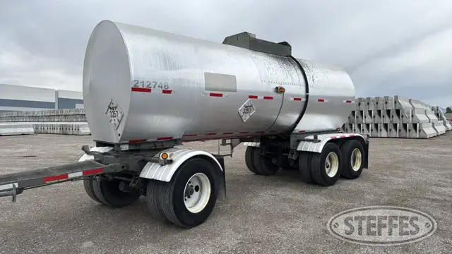 2004 Polar Tank Trailer Inc 4,000 gal.