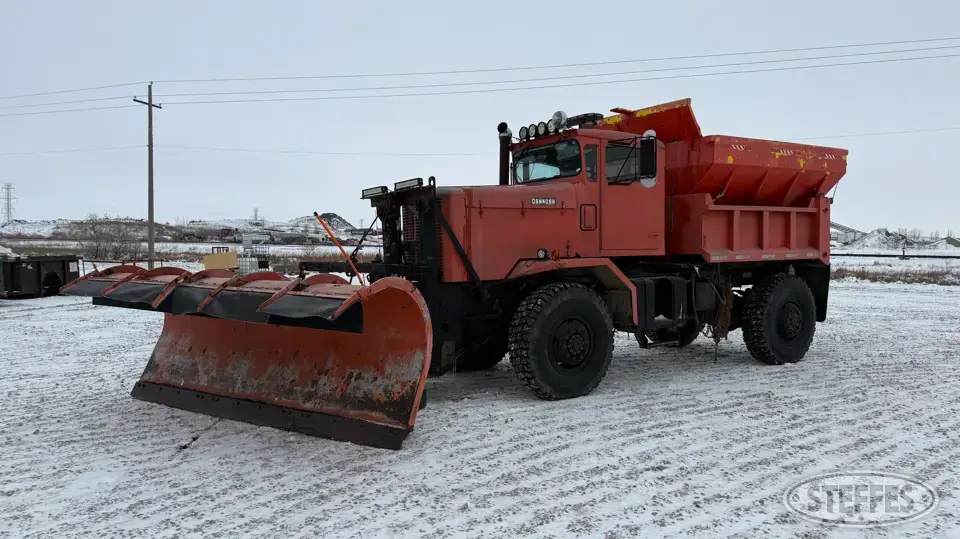 1990 Oshkosh WT-226 Plow-Spreader Truck