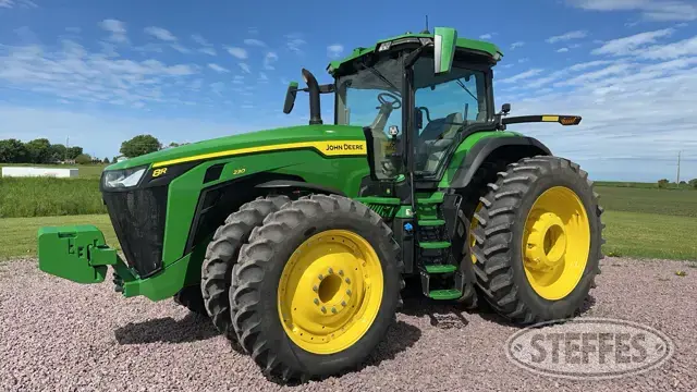 2022 John Deere 8R 230