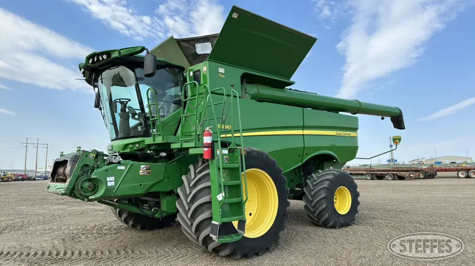 2012 John Deere S690 Combine