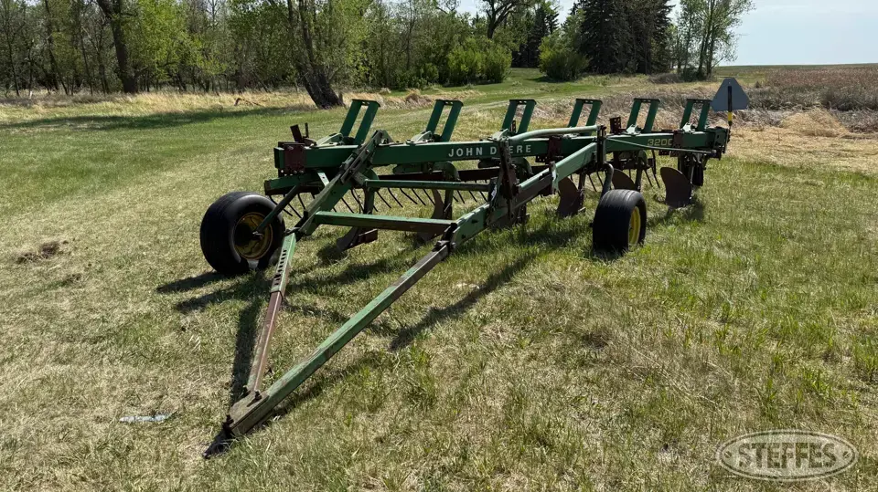 John Deere 3200 Plow