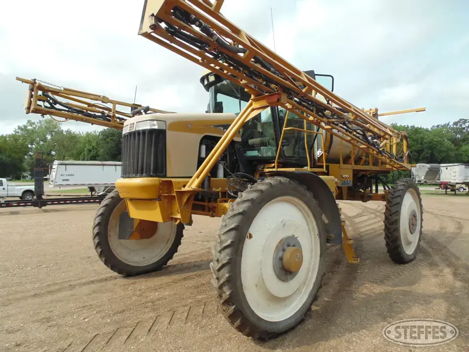 2005 Ag Chem 1074 RoGator Self-Propelled Sprayer