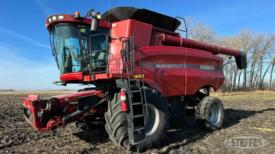 2008 Case IH 7010 Combine