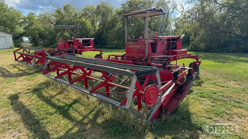 Versatile 400 Self-Propelled Swather