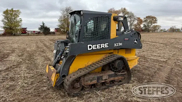 2016 Deere 323E