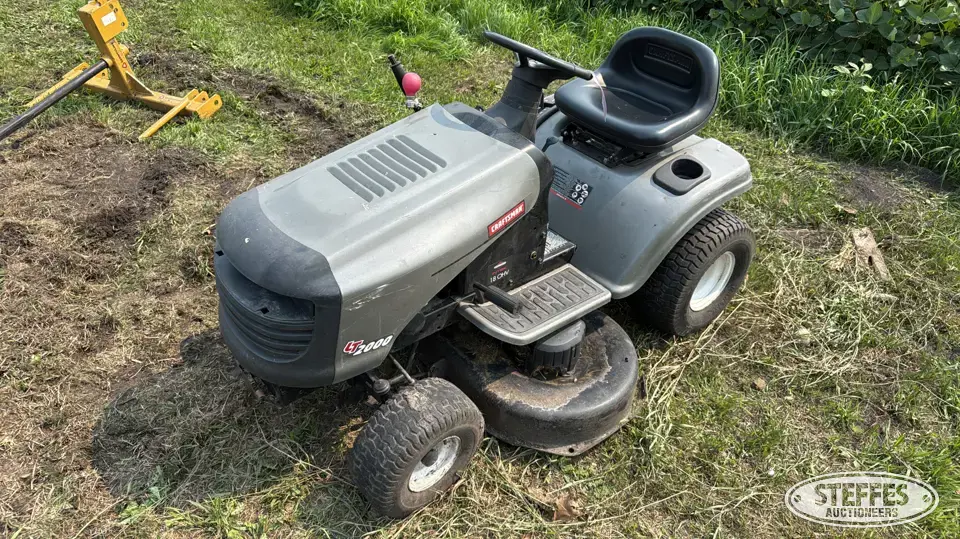 Craftsman LT2000 Lawn Tractor