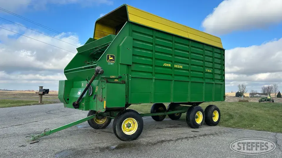 John Deere 716A Forage Wagon