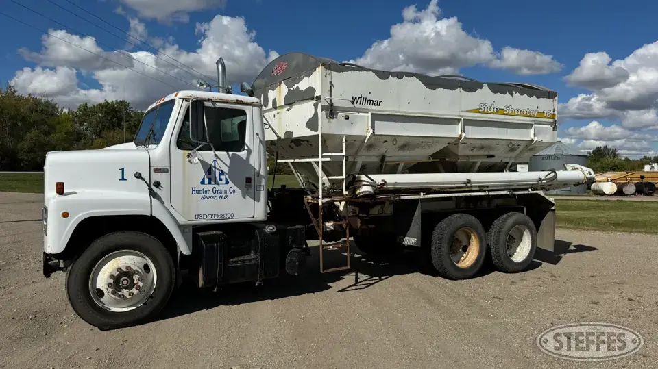 1985 International S2200 Tender Truck