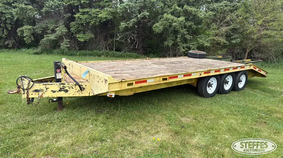 1986 Towmaster Flatbed Trailer
