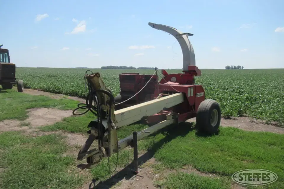 Gehl 1200 Pull-Type Harvester