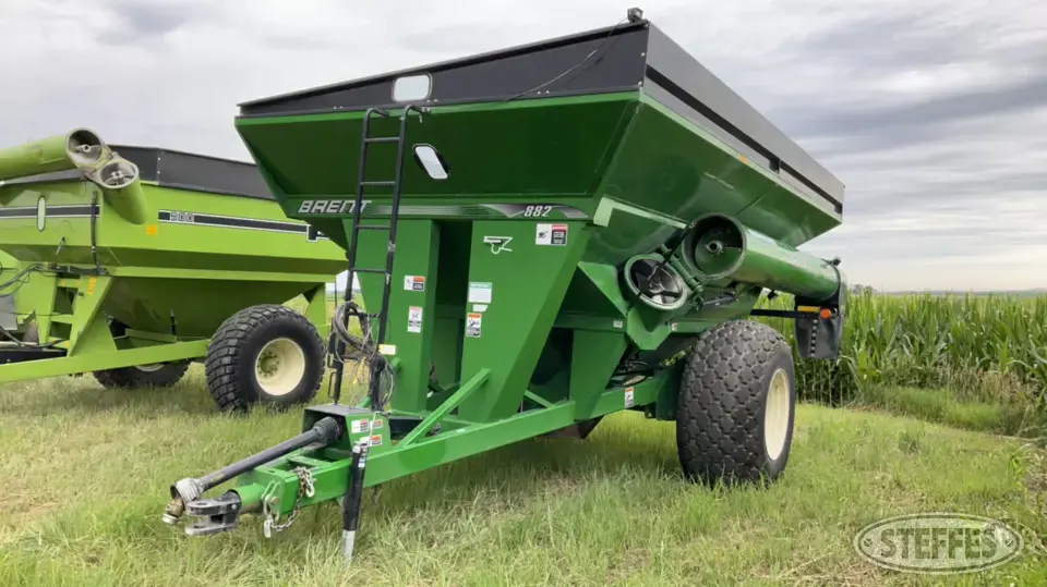 2009 Brent 882 Grain Cart