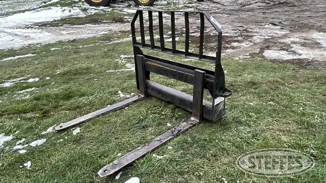 John Deere Pallet Forks