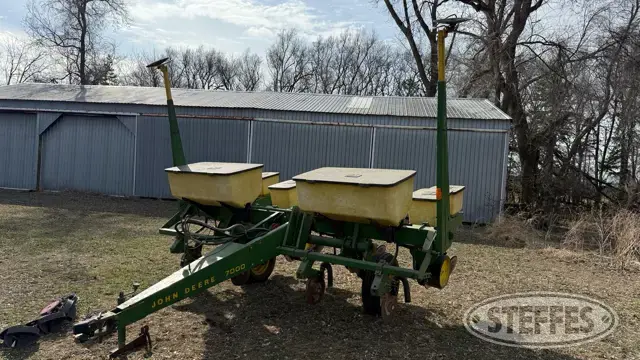 John Deere 7000