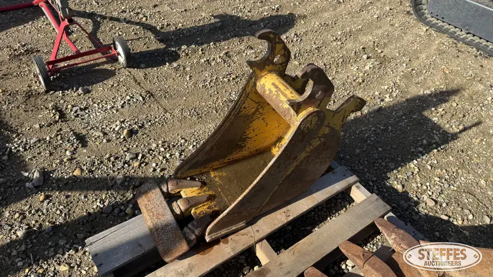 Deere 10" bucket Excavator Attachment