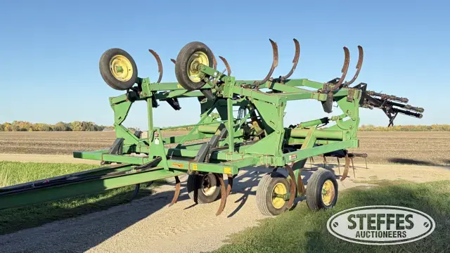 John Deere 680