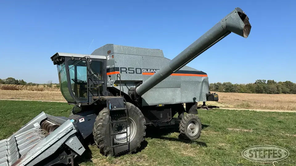 Gleaner R50 Combine