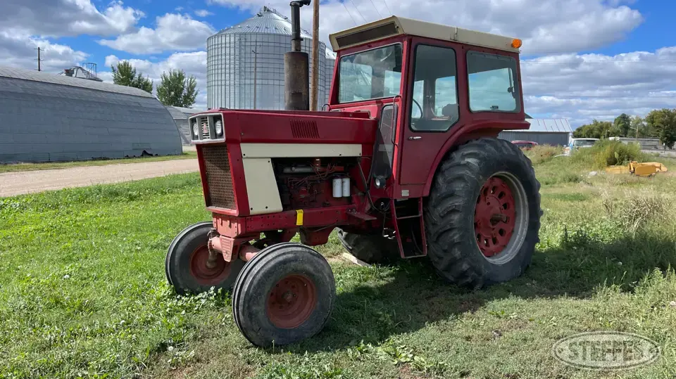 1975 International 1066 2WD Tractor