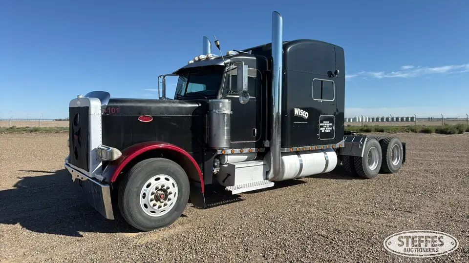 2005 Peterbilt 379 Conventional Truck with Sleeper