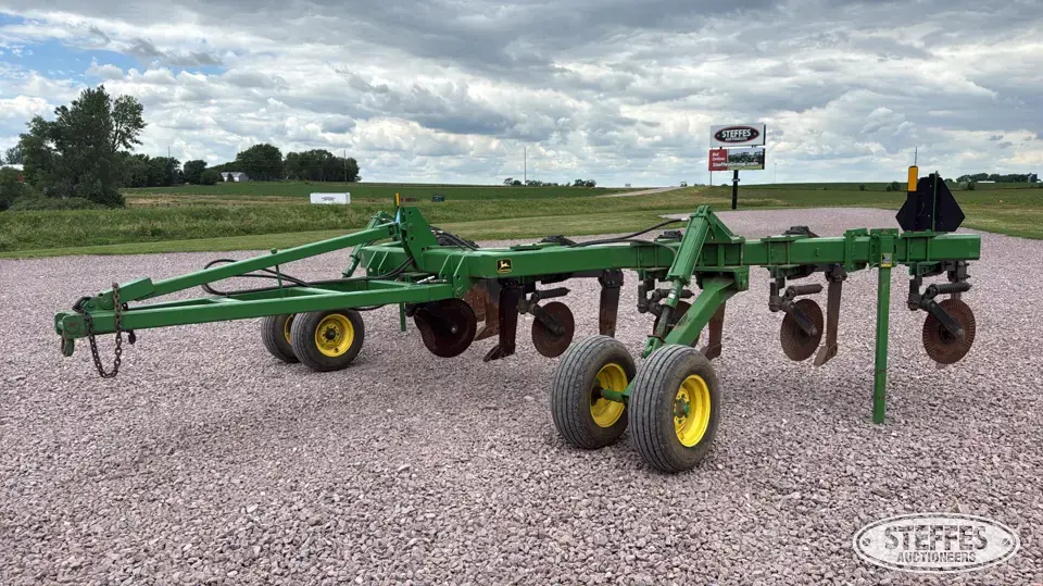 John Deere 915 Ripper