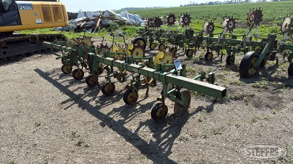 John Deere RM Row Crop Cultivator