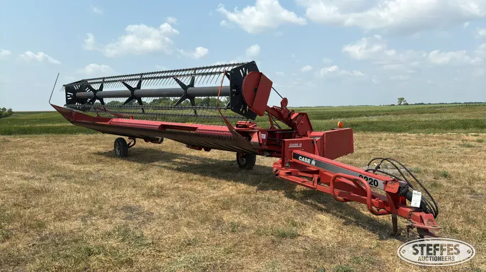Case IH 8220 Pull-Type Swather