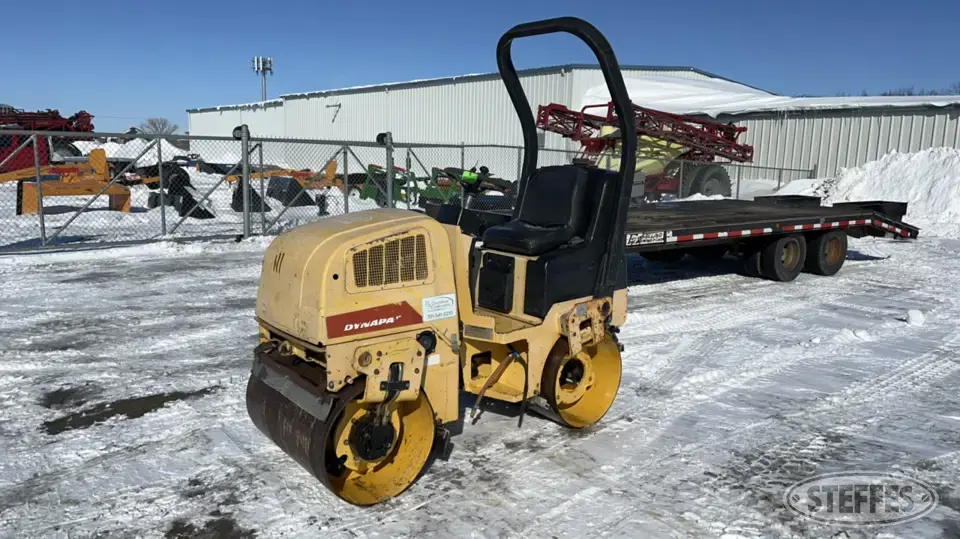 Dyna Pac CC900G Self-Propelled Smooth Drum Compactor