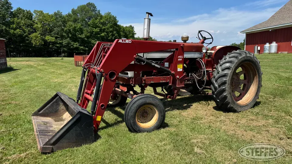 1960 Farmall 460 2WD Tractor