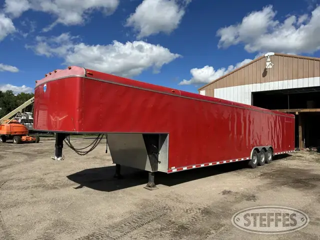 2004 Tri-axle enclosed trailer