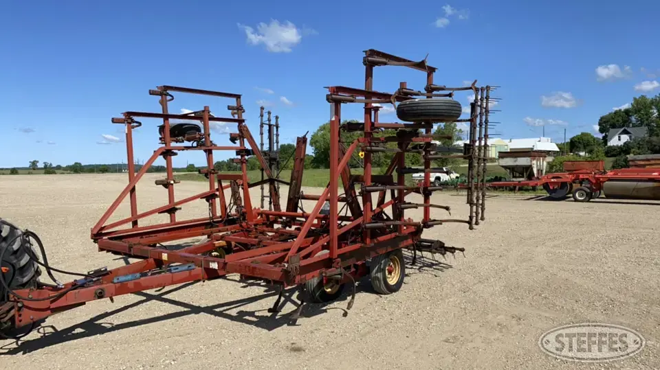 International 4500 Vibra Shank Field Cultivator