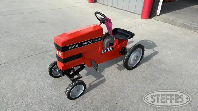 AGCO Allis 9815 pedal tractor