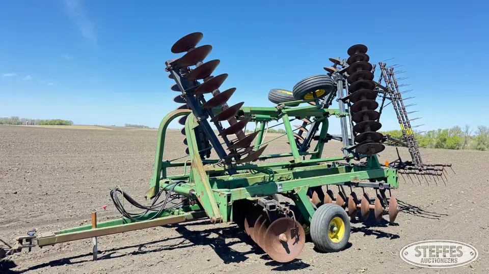 John Deere 235 Disc