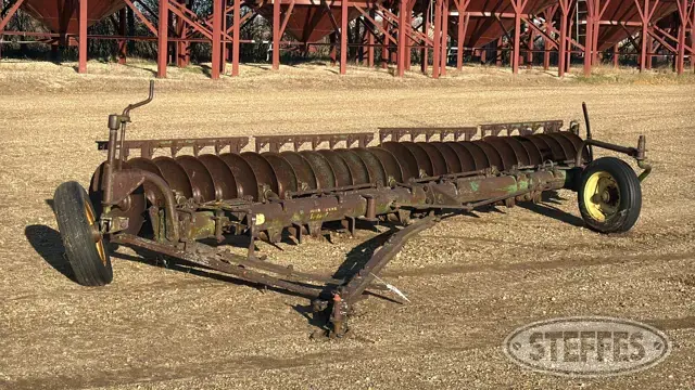 John Deere 1200