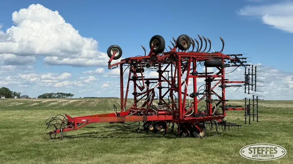Morris Magnum II Chisel Plow
