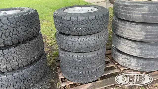 (4) Hankook DynaPro ATM LT275/65R18 tires