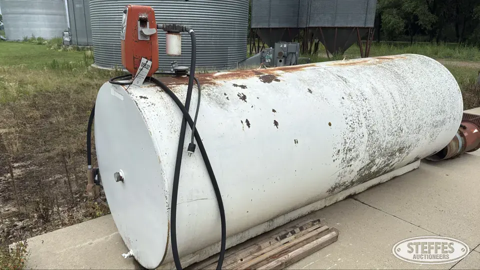 1,000 gal. fuel tank