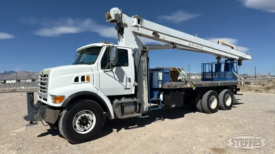 2005 Manitex 26101C on 2005 Sterling L7500 Boom Truck