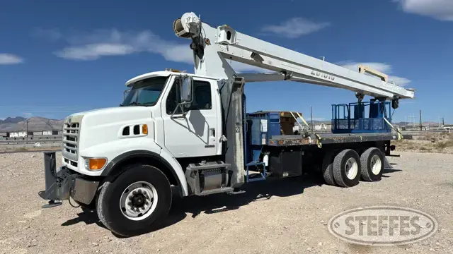 2005 Manitex 26101C on 2005 Sterling L7500