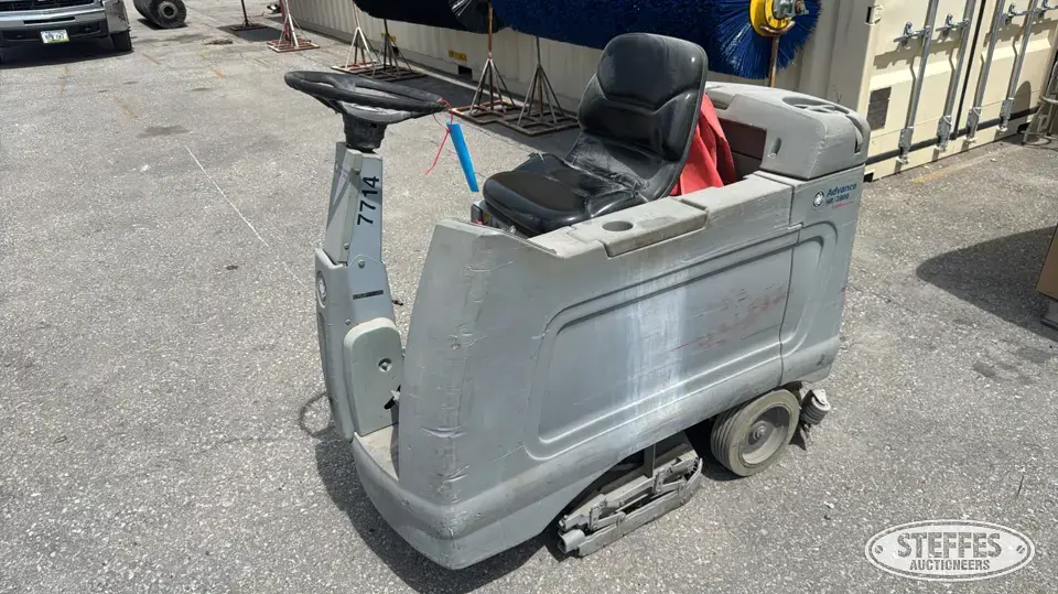 Advance HR 2800 Sweeper
