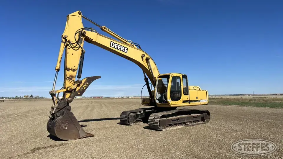 2001 Deere 200LC Excavator