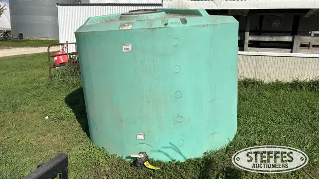 1,500 gal. poly tank