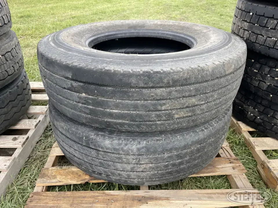 (2) Hankook 315/80R22.5 tires Truck Tire