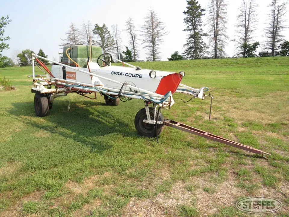 Melroe Spra-Coupe 103 Self-Propelled Sprayer