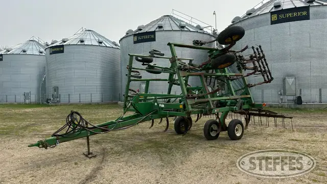 1998 John Deere 680