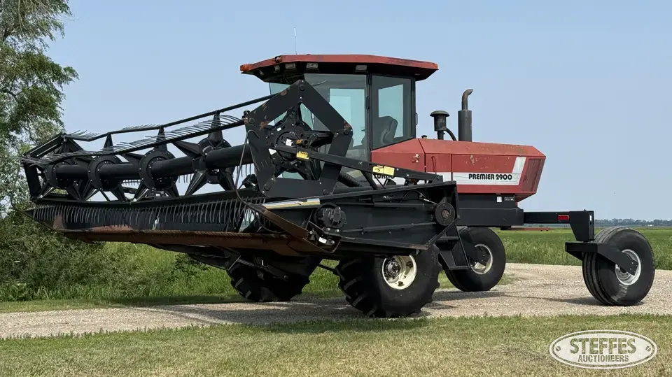 1995 MacDon Premier 2900 Self-Propelled Windrower