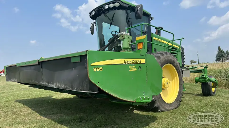 2011 JD R450 Self-Propelled Windrower